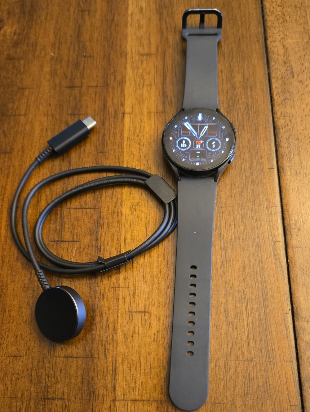 Samsung Black Smartwatch 6 with Charging Cable - Round AMOLED Display